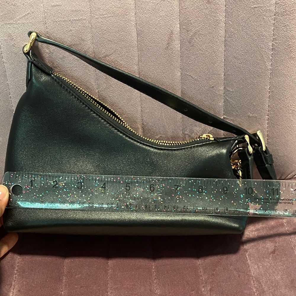 Aupen Black Leather Shoulder Bag - Picture 10 of 11